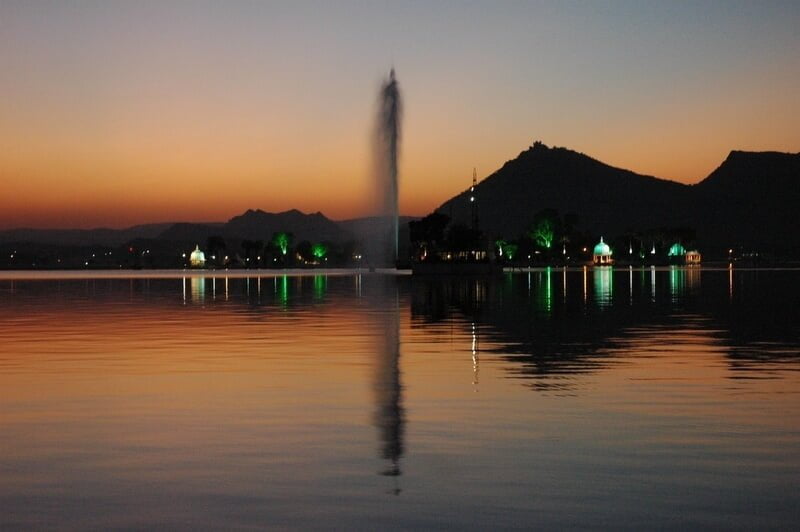 Top 12 things to experience in Udaipur, Fateh Sagar Lake Fountain