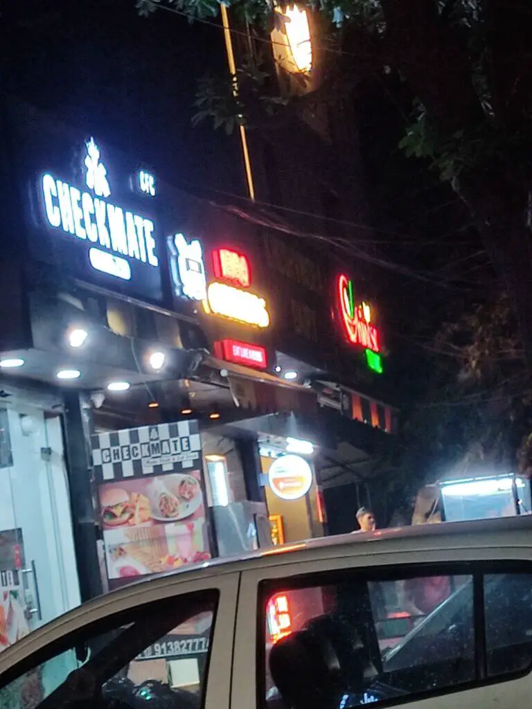 fast food restaurants stacked beside each other in model town yamunanagar