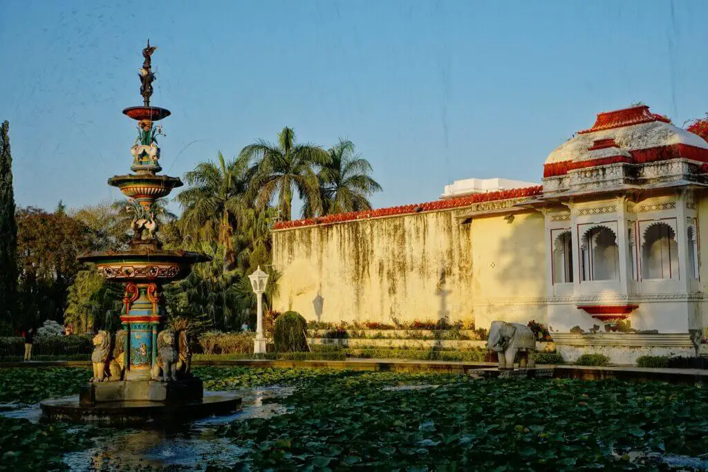 top 12 things to experience in Udaipur, Saheliyon ki Bari Fountain