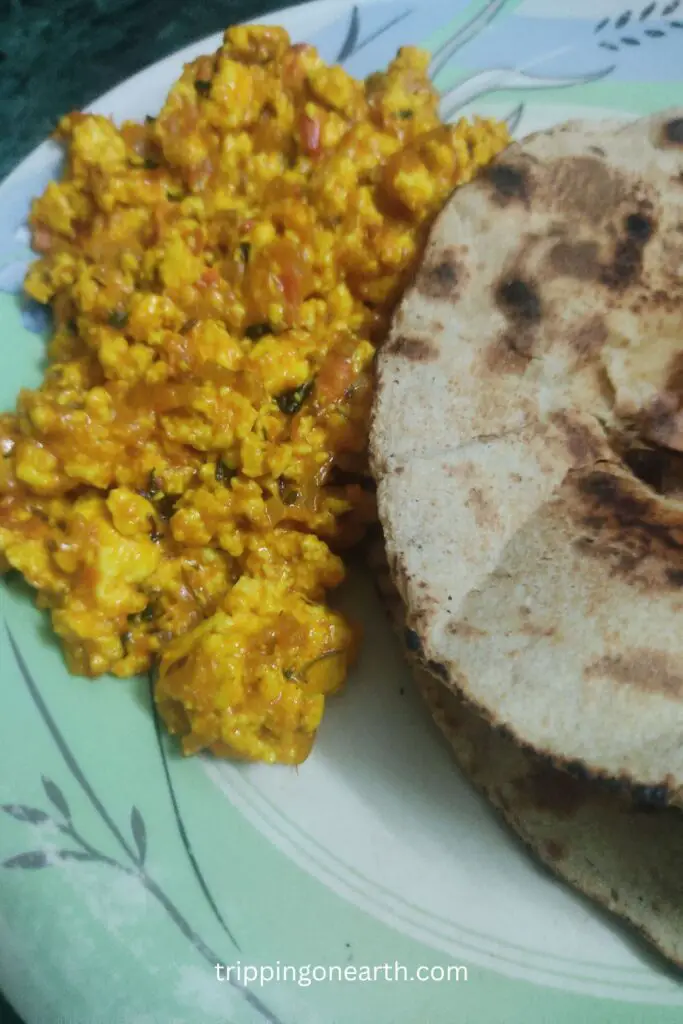 paneer bhurji on plate with roti
