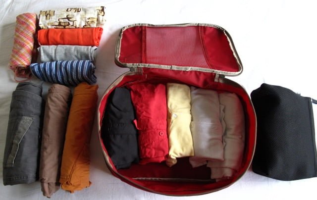 Tips to Pack Your Luggage Efficiently rolling clothes