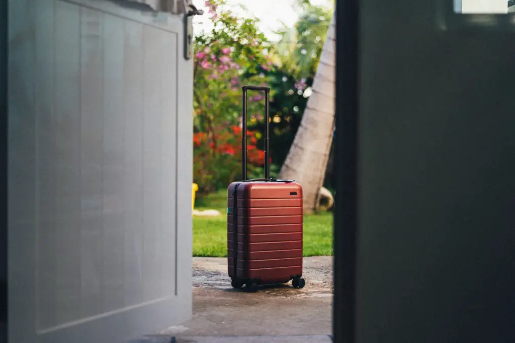 Tips to Pack Your Luggage Efficiently spinner suitcase