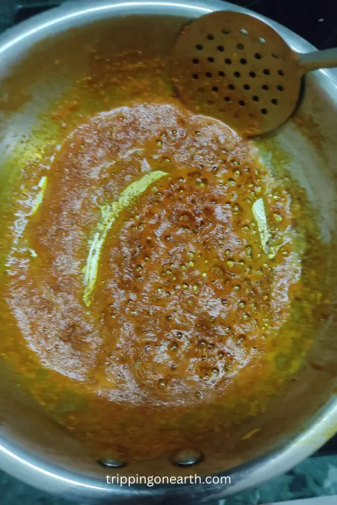 shahi paneer, adding powdered spices in oil and butter