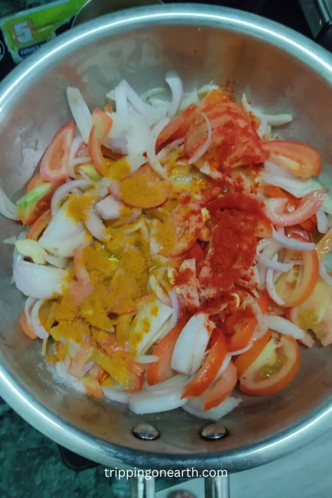 shahi paneer, add powdered spices