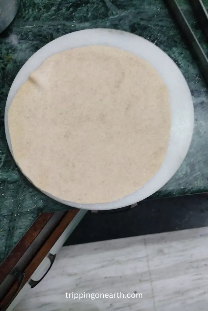 veg frankie, flatten dough