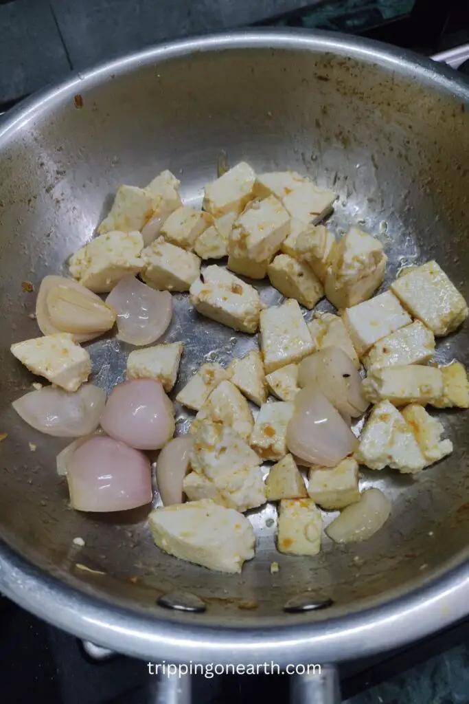 paneer do pyaza, cook onions and paneer