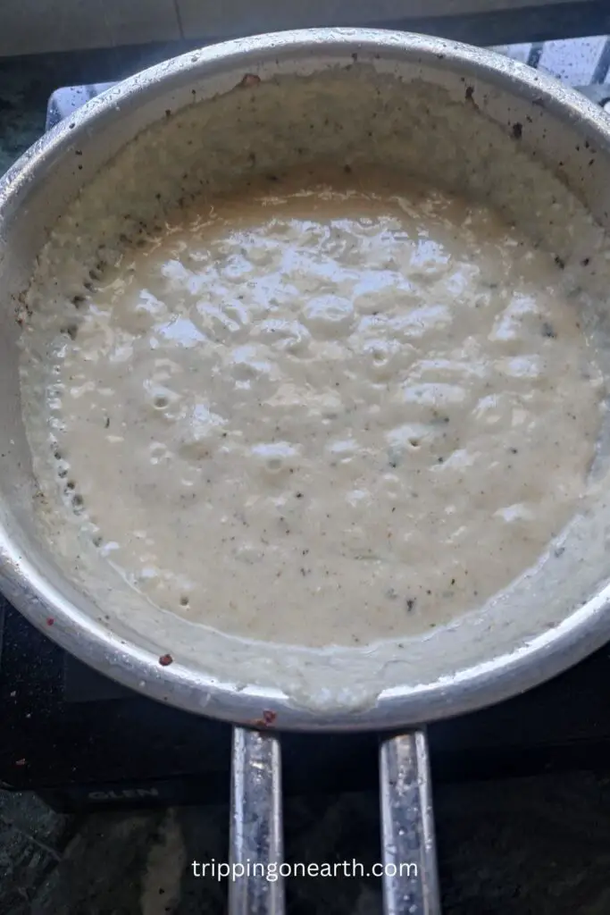 add the gravy into the pan