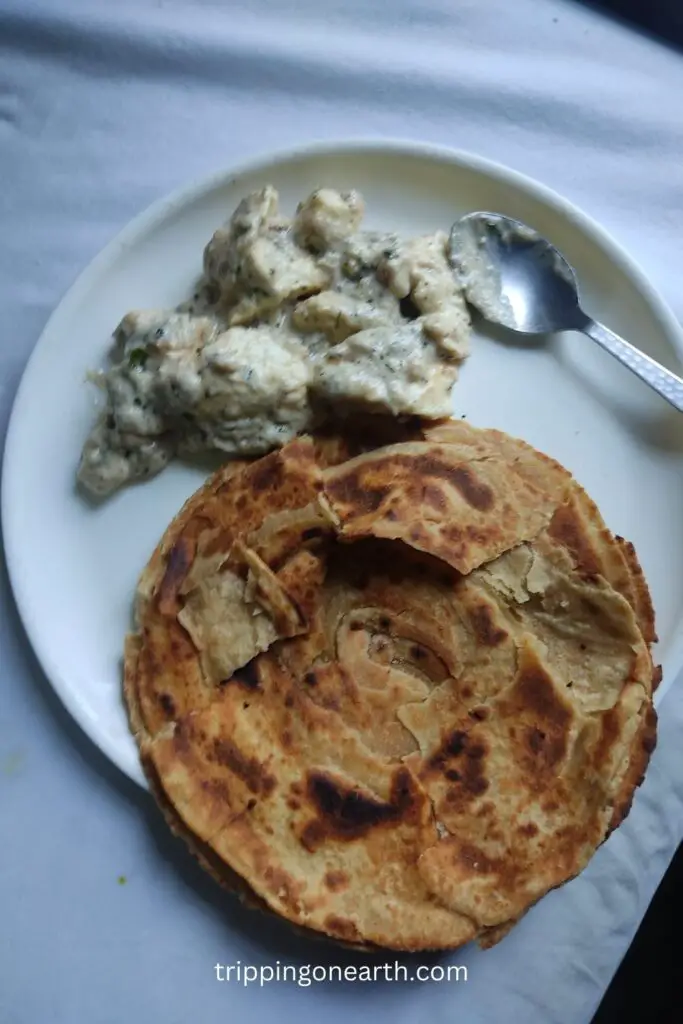 paneer kali mirch served with laccha paratha