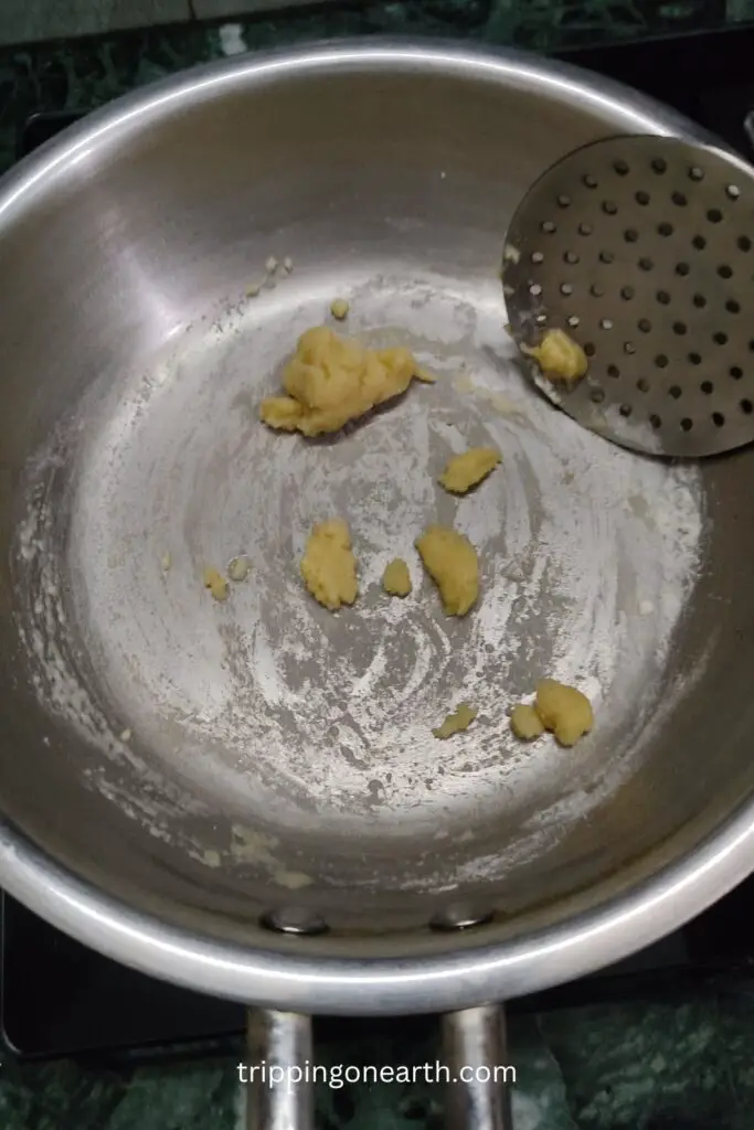 mixed butter and refined flour in the pan