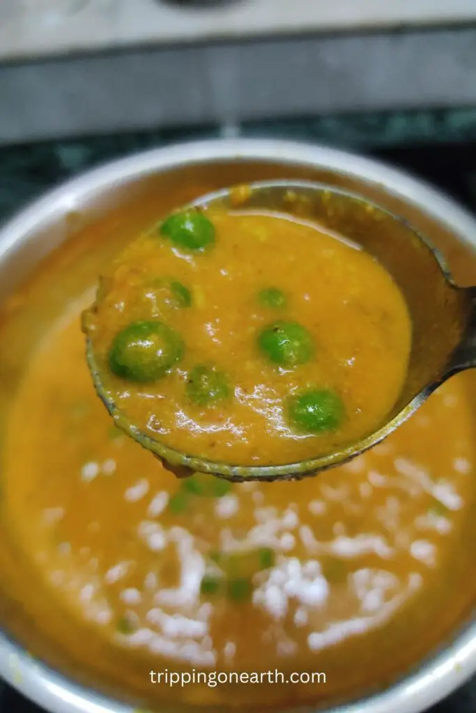 close up of peas and gravy on a spatula