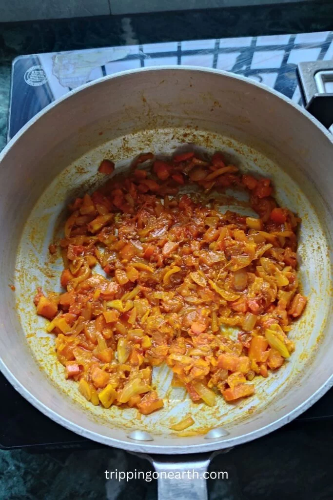 well mixed powdered spices and tomatoes