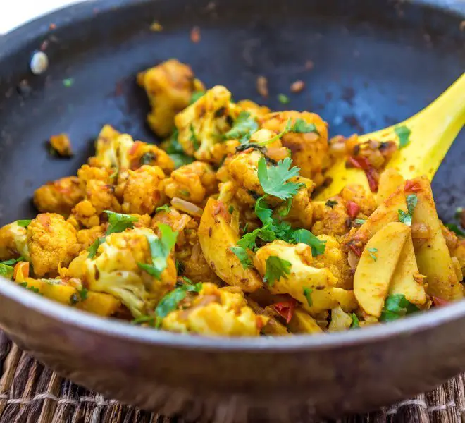 indian vegetarian dinner recipes: Aloo gobi
