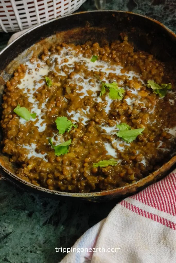 kali masoor dal in a pan