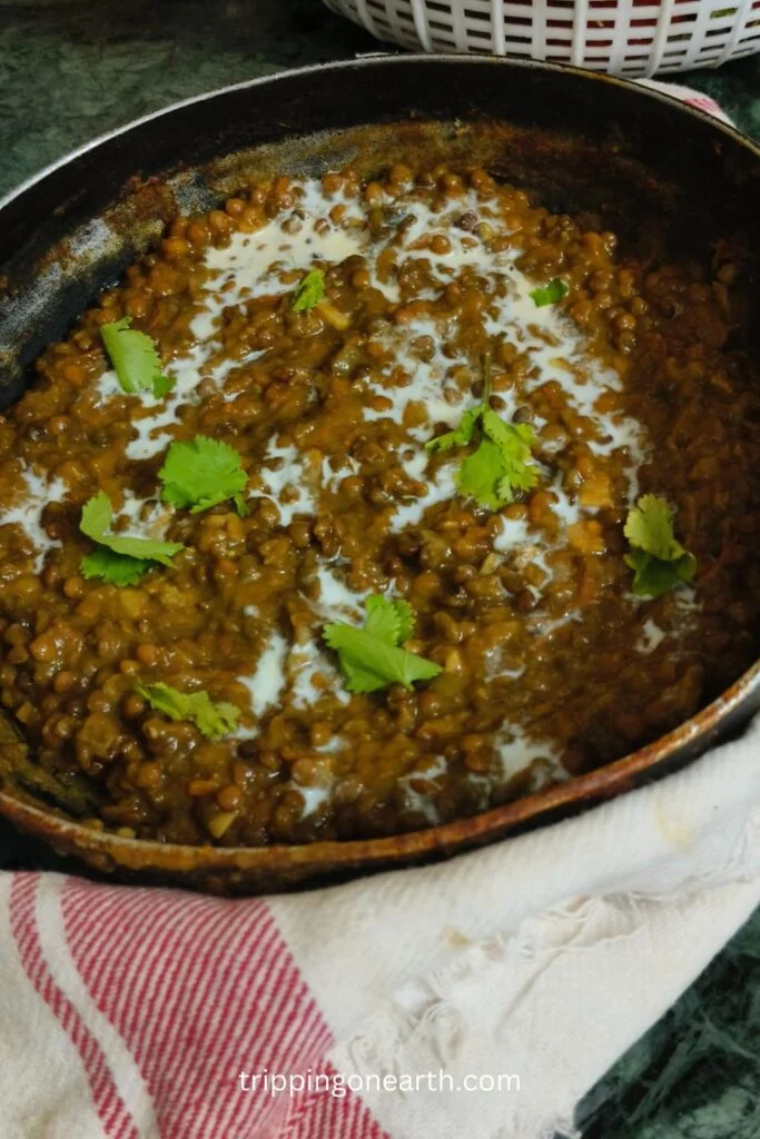 kali masoor dal in a pan