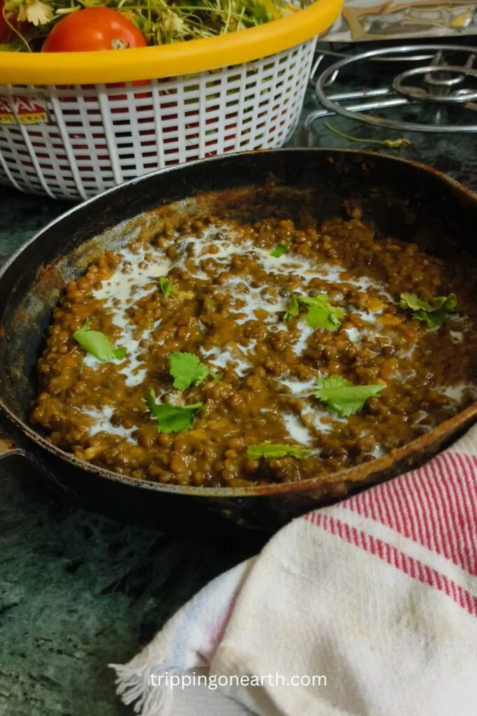 kali masoor dal in a pan