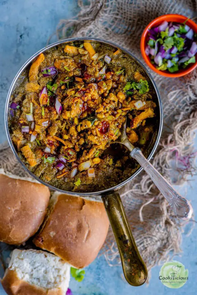 winter vegetarian recipes Indian: Misal Pav