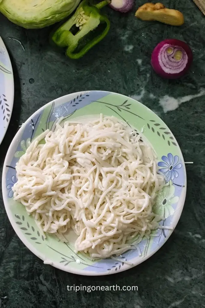 cooked noodles on a plate