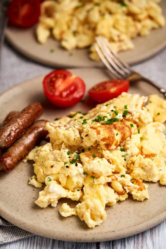 Cottage Cheese Recipes Keto: Scrambles Eggs with Cottage Cheese