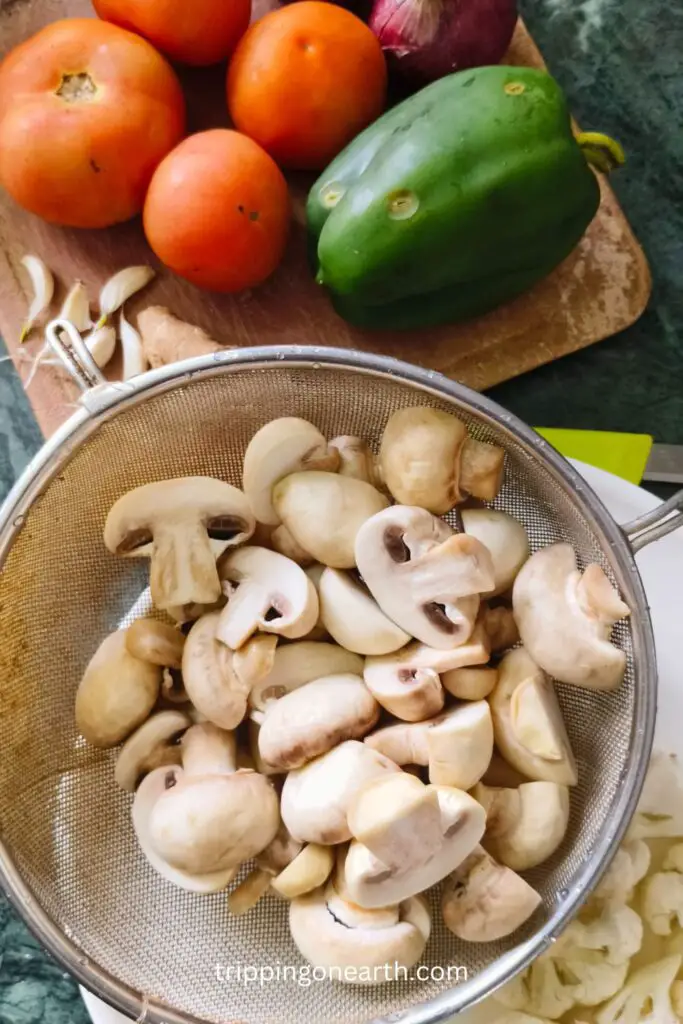 cauliflower and mushroom, garlic, capsicum, onions and tomatoes