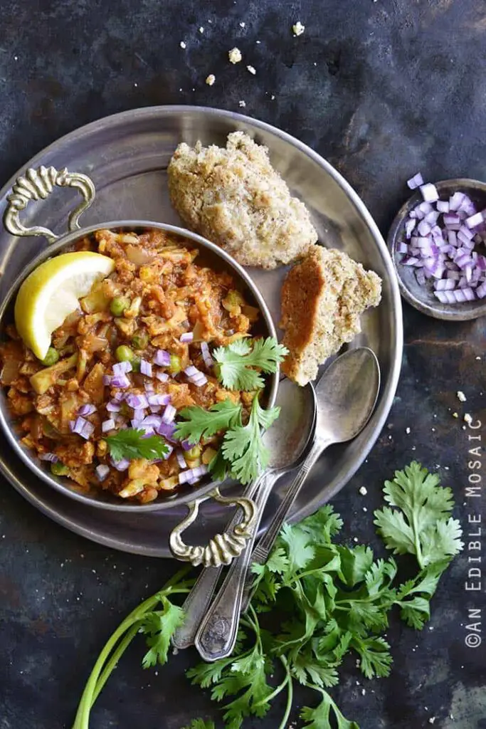 low carb Indian breakfast: instant pot cauliflower pav bhaji
