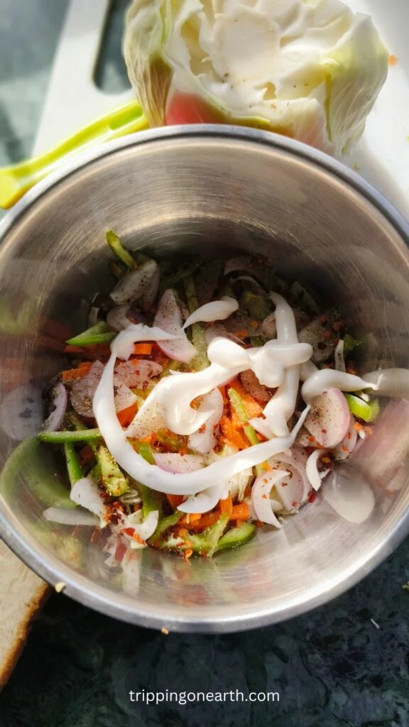 Mayonnaise in the veggies in a bowl