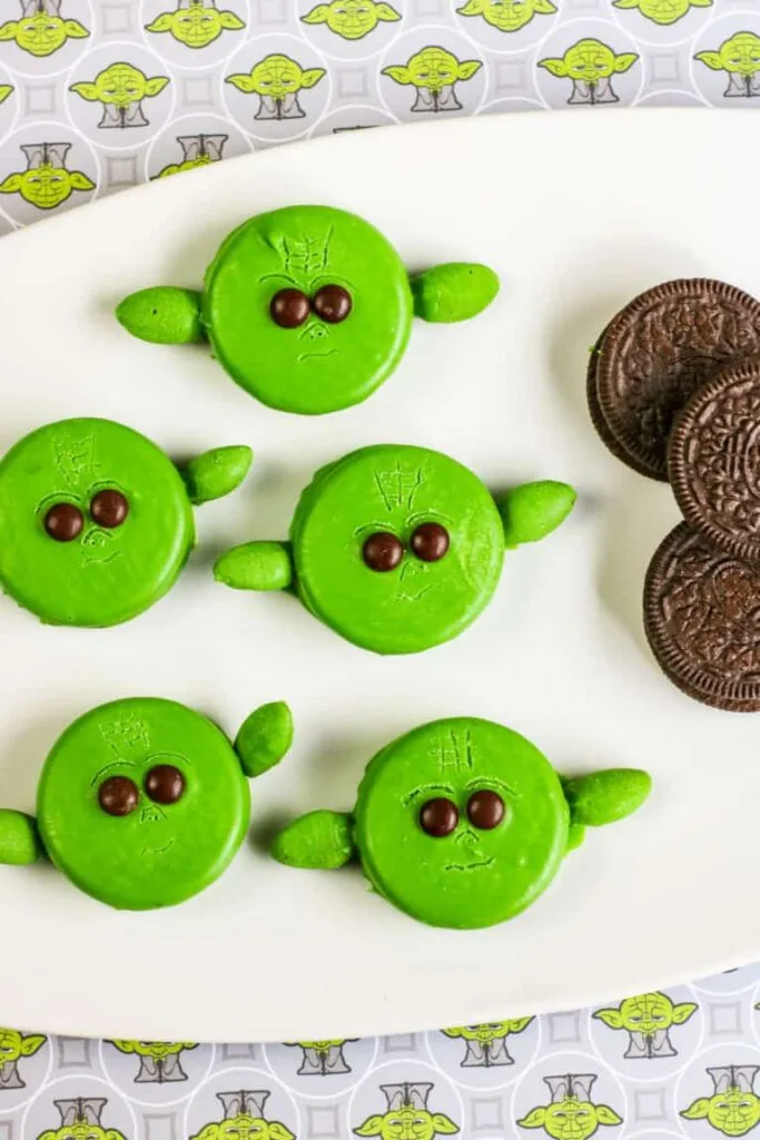 Baby Yoda Oreos