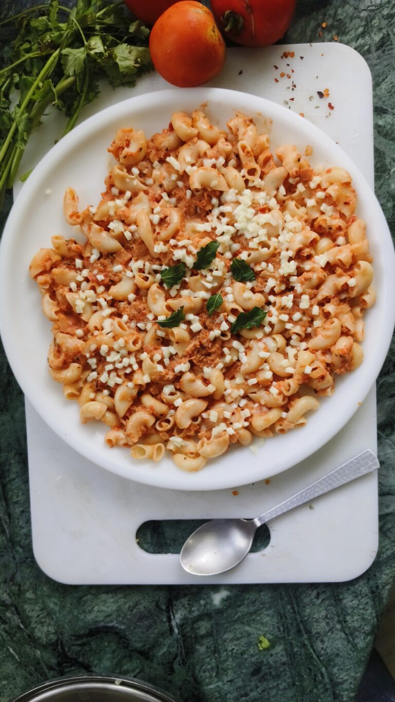 Macaroni pasta mixed with tomato alfredo pasta