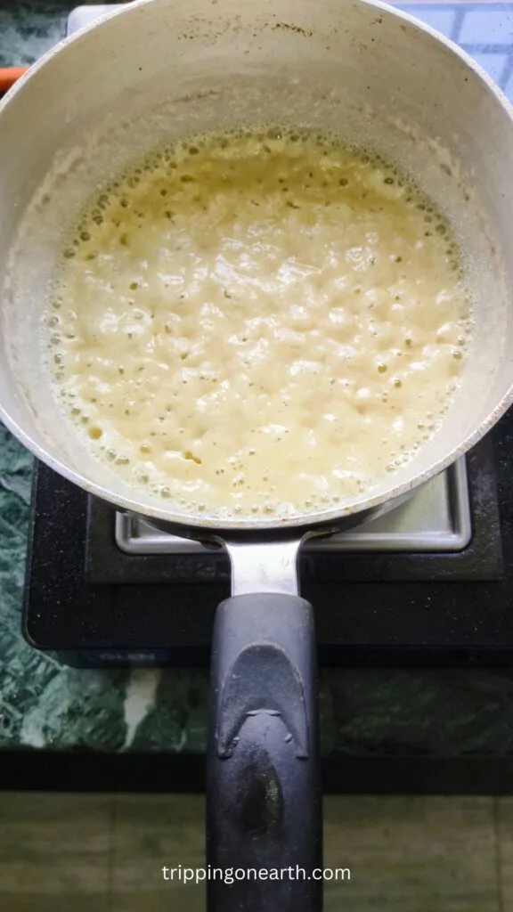 Butter mixed with garlic and refined flour