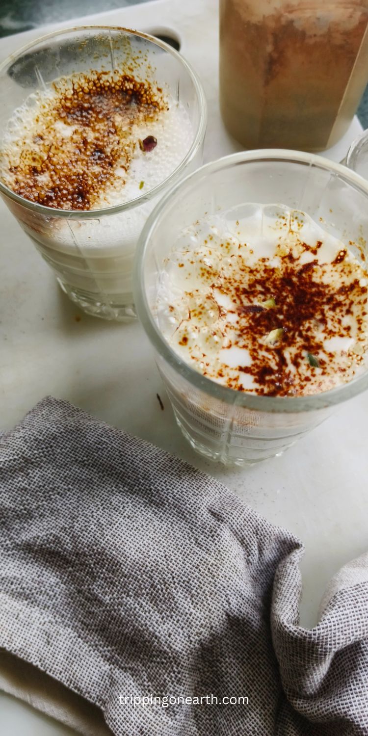 Banana smoothie without yogurt in two glasses
